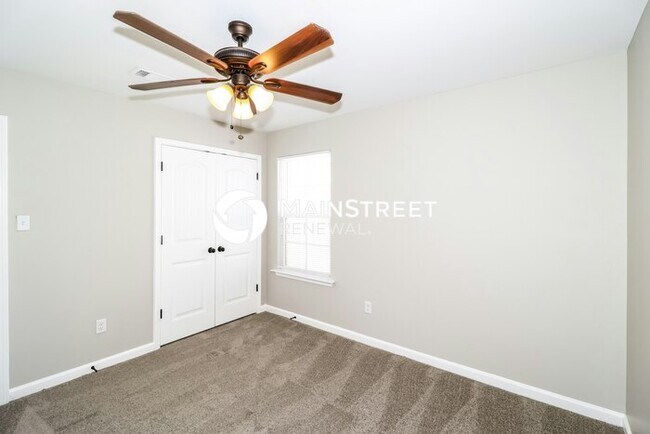 Building Photo - 4 Bedroom Pet-Friendly Home in Memphis, TN with Main Street Renewal
