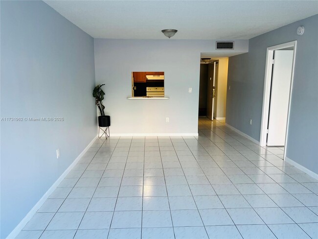 Building Photo - 1300 NE Miami Gardens Dr