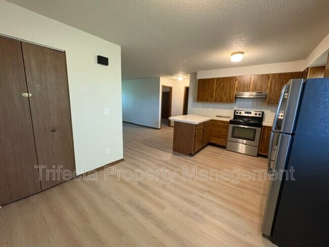 Building Photo - 4957 Basswood Dr