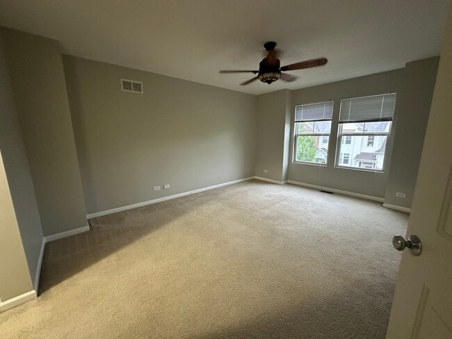 Building Photo - 482 Grosvenor Ln