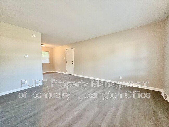 Building Photo - 2408 Shandon Dr