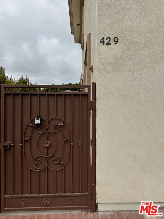 Building Photo - 429 S Gretna Green Way