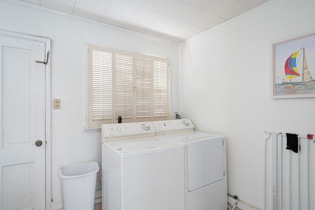 Building Photo - Winter Lease in Exclusive Peninsula Point ...
