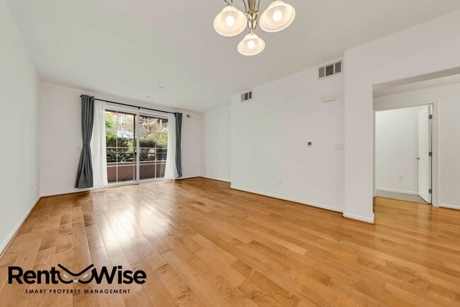 Building Photo - 1388 Broadway