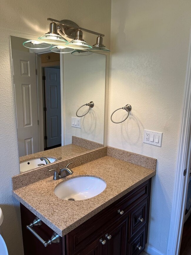 Building Photo - Spacious 1bd/1ba apartment