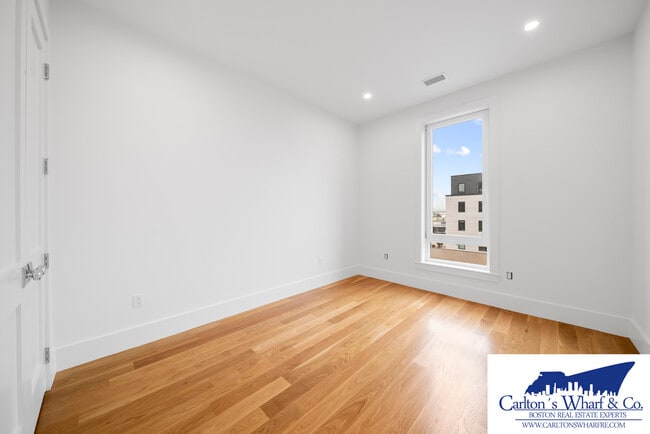 Building Photo - 218 Old Colony Ave