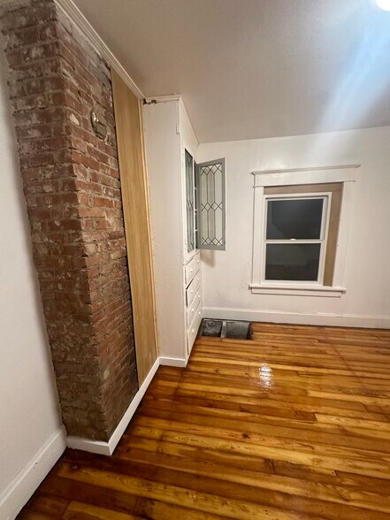 Building Photo - 1107 Wallis Ave