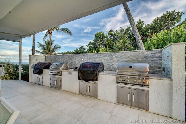 Building Photo - 4750 S Ocean Blvd