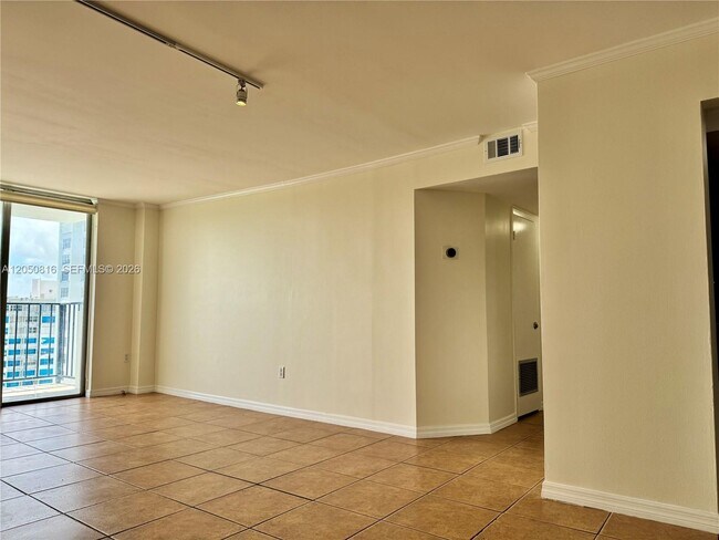 Building Photo - 2780 NE 183rd St