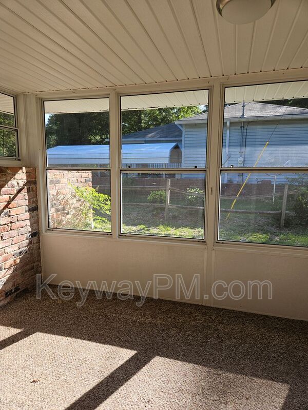 Building Photo - 13 Erskine Ln