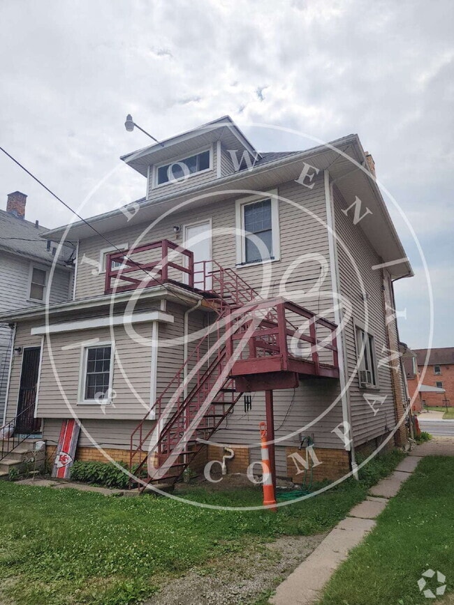 Building Photo - 2nd floor Studio: Cozy 400 Sq Ft Space. El...