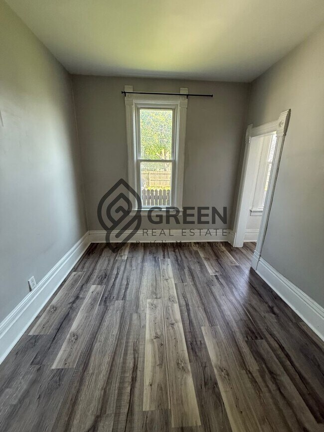 Building Photo - Beautiful apartment in Bradley