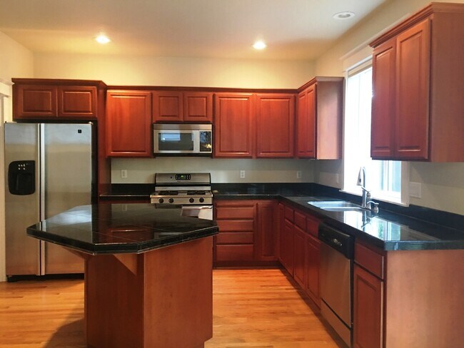 Building Photo - Beautifully updated home in great West Linn neighborhood.