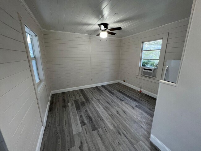 Building Photo - 2843 Forest Hill Blvd