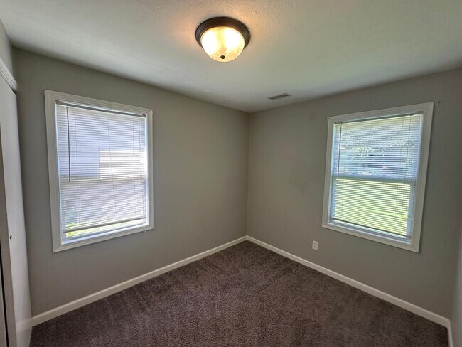 Building Photo - 1807 N Underhill St