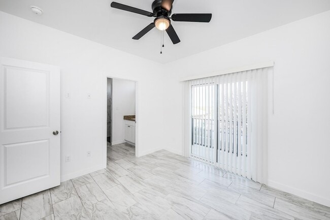 Building Photo - 3911 Casa Blanca Lake Rd