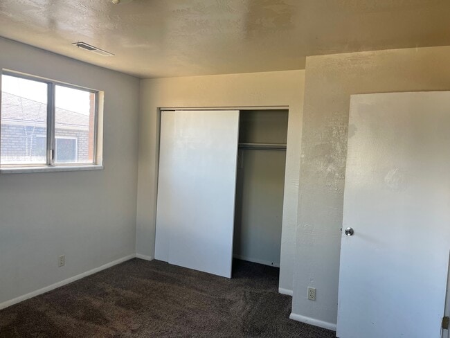 Building Photo - 342 W 4 plex