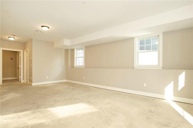 Building Photo - 150 Woodside Ave