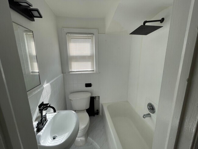 Building Photo - 278 Delawanna Ave