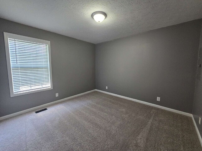 Building Photo - 460 Caney Ln