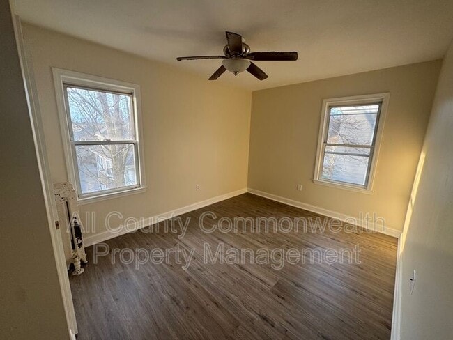 Building Photo - 8 Elm St