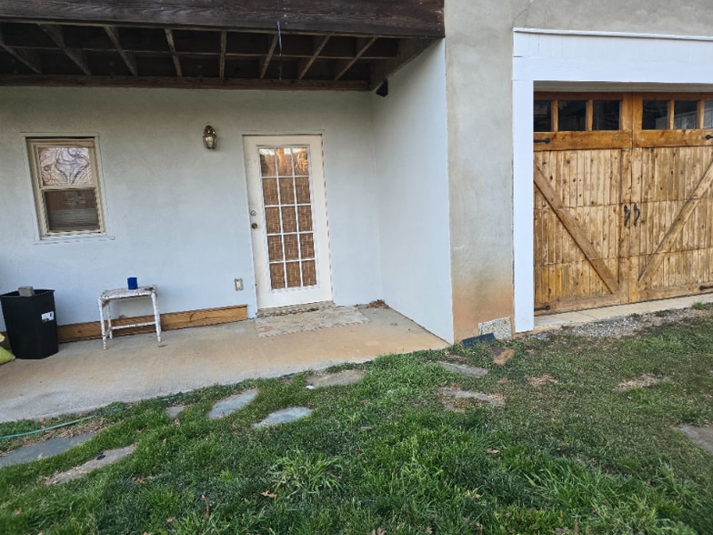 Building Photo - 324 S French Broad Ave