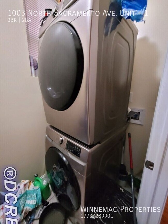 Building Photo - 1003 N Sacramento Ave