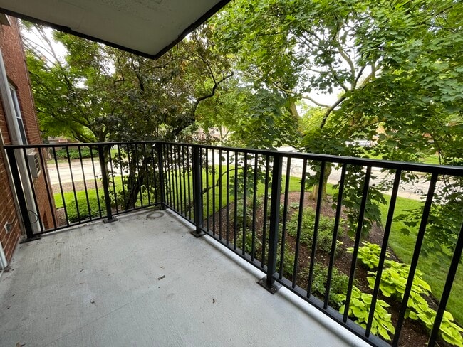 balcony - 120 N Lincoln Ln