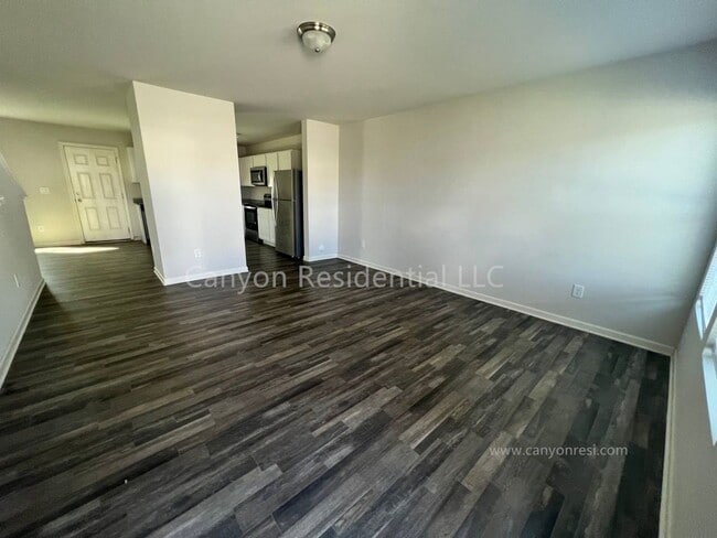 Building Photo - Beautiful 3b Room!Move in ready!