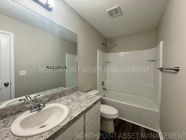 Building Photo - "SEPTEMBER MOVE IN SPECIAL: $500 off on 2n...