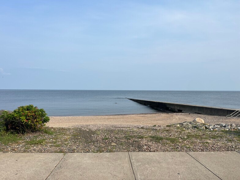 Woodmont Beach - 52 Hawley Ave