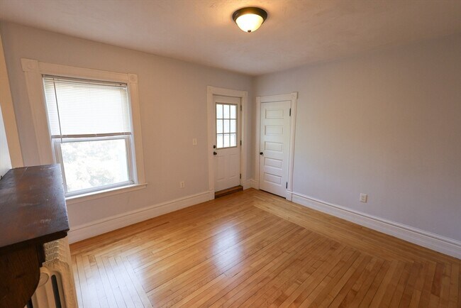 Building Photo - 72 Grampian Way
