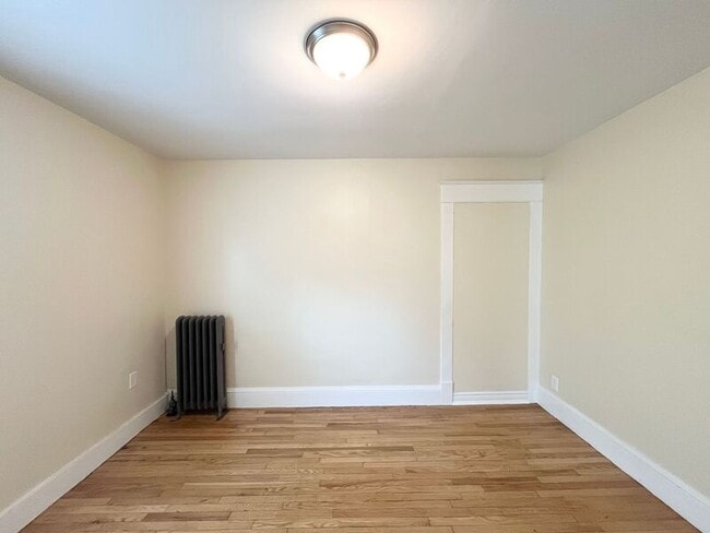 Building Photo - 216 Oak Grove Ave