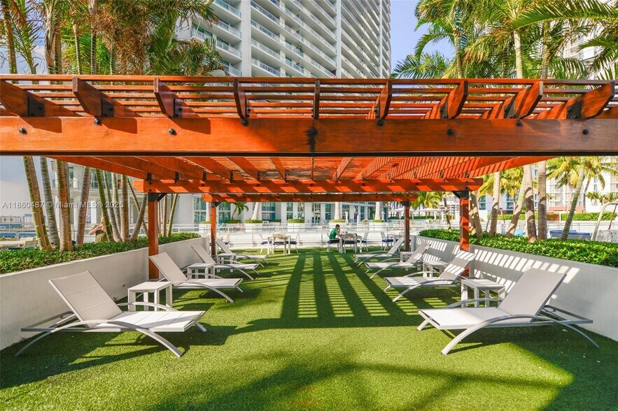 Building Photo - 92 SW 3rd St