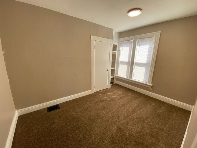 Building Photo - 52 W Norwich Ave