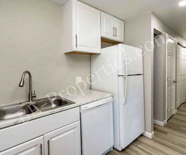 Building Photo - Central Tacoma Rambler