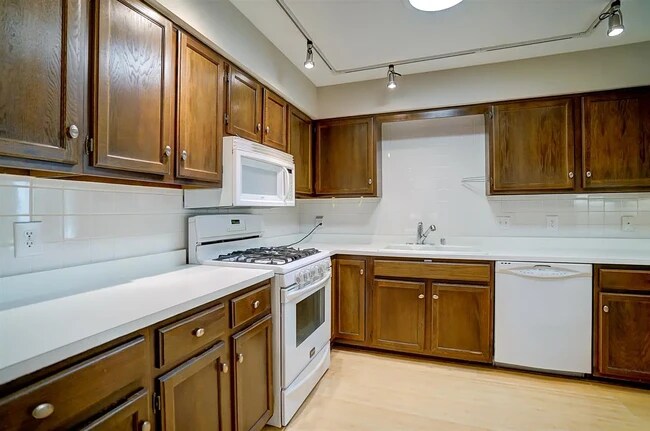 Building Photo - 11 Gray Birch Trl