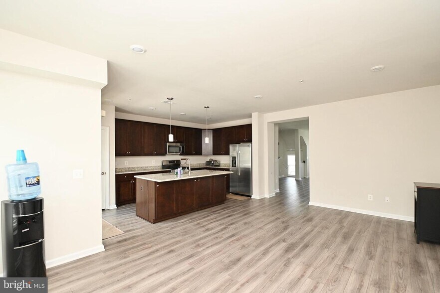Building Photo - 5555 Lanteen St