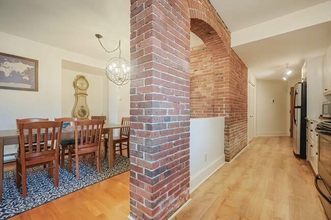 Building Photo - Hovey Condo