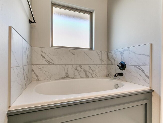 Building Photo - 12028 Rockbed Dr