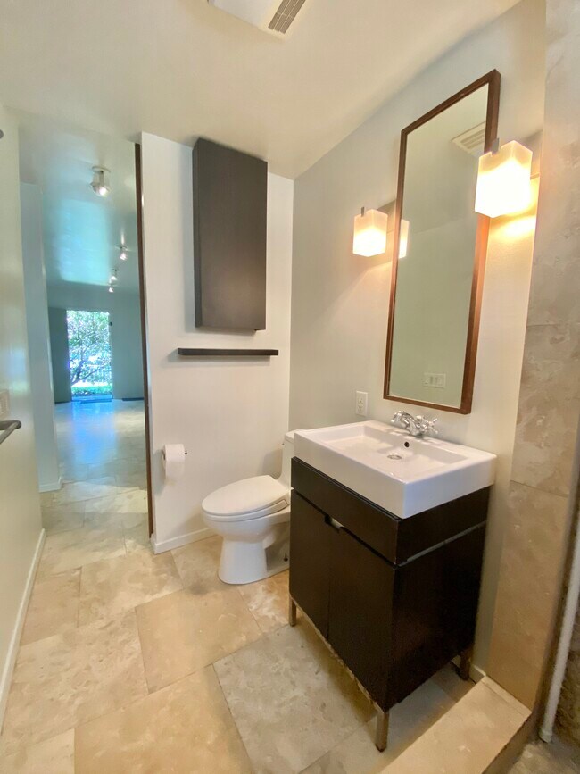 Building Photo - 801 Henry Clay Ave