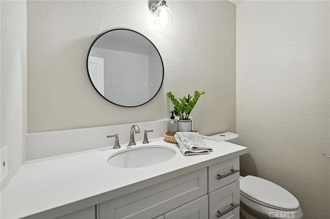 Building Photo - 1224 Fairway Cir