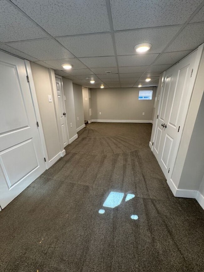 Building Photo - Beauty in Marconi Park West 3 Beds finishe...