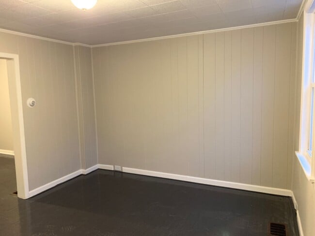 Building Photo - Newly Renovated 2 Bedroom with a walk-through Home in Carlisle