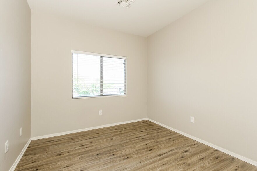 Building Photo - 476 East Placita Rejilla