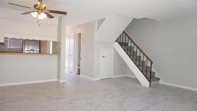 Building Photo - 734 Legion Dr