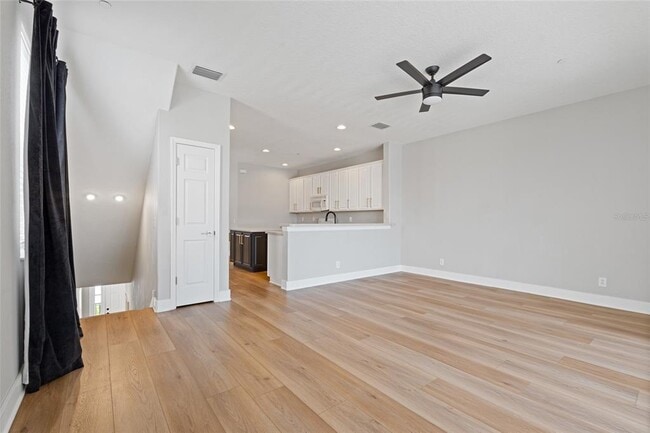 Building Photo - 1129 Venetian Harbor Dr NE