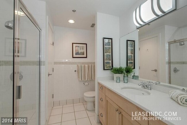 Building Photo - 809 6th St NW