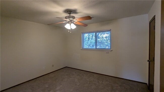 Building Photo - 687 N Betty Jo Dr