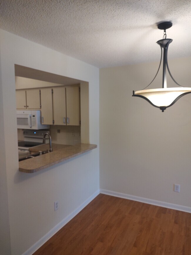 Building Photo - 3399 Mermoor Dr
